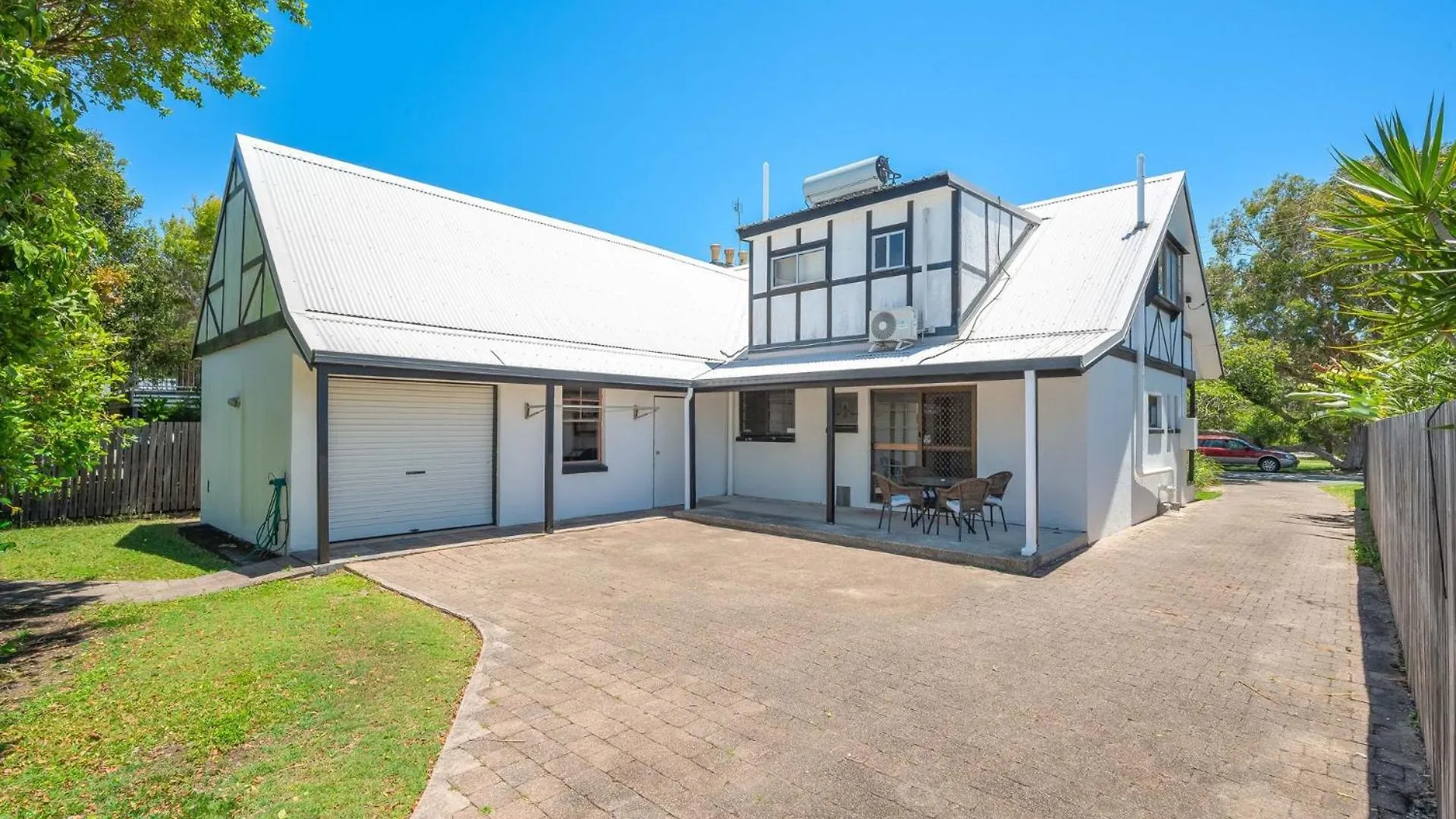 Lake House Kawana Waters