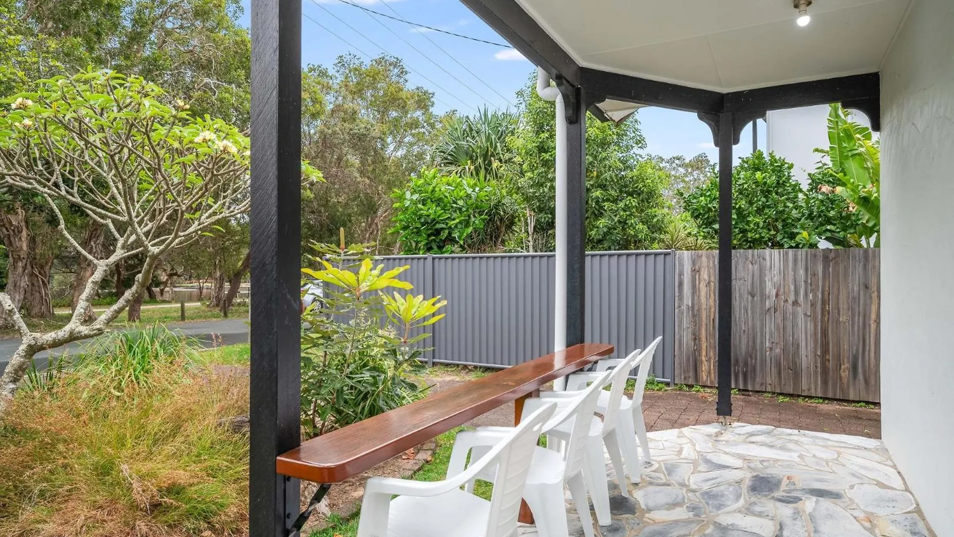 Lake House Kawana Waters 0*,