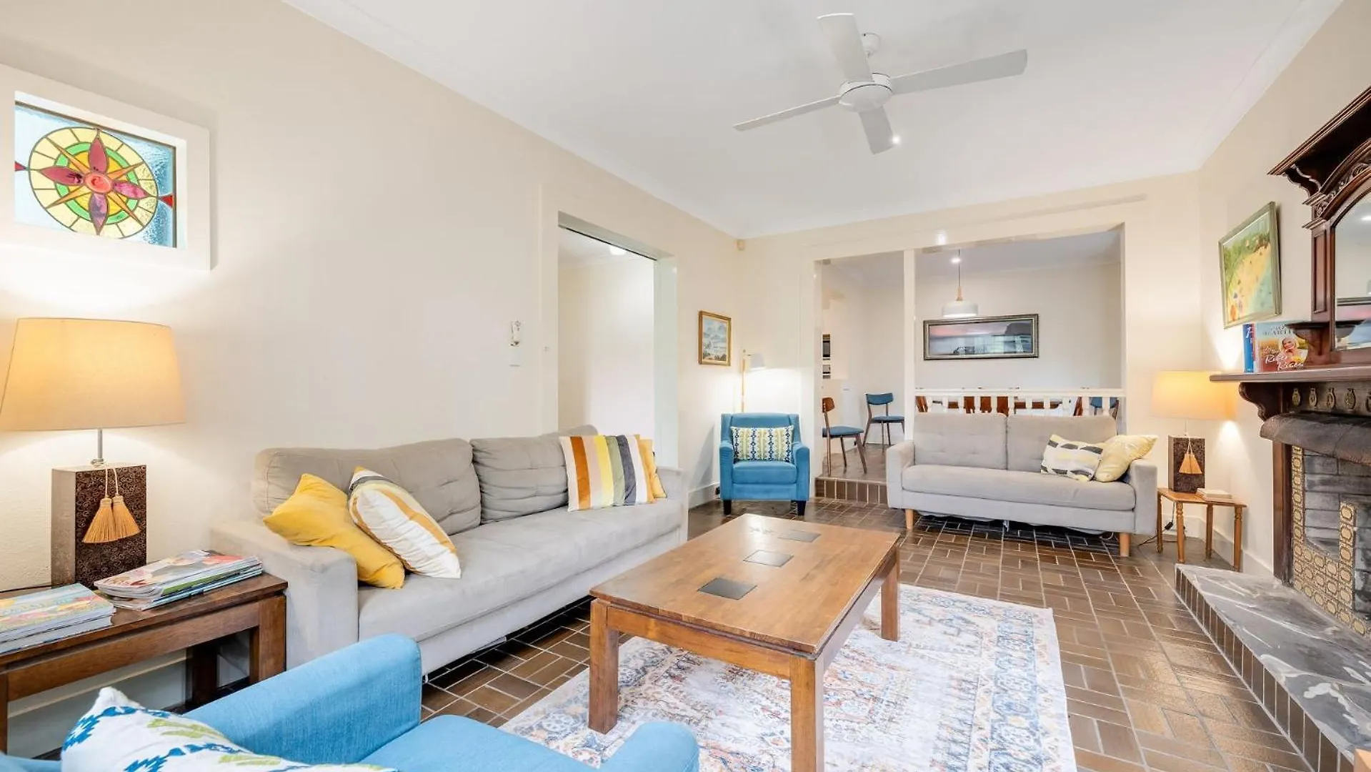 Lake House Kawana Waters
